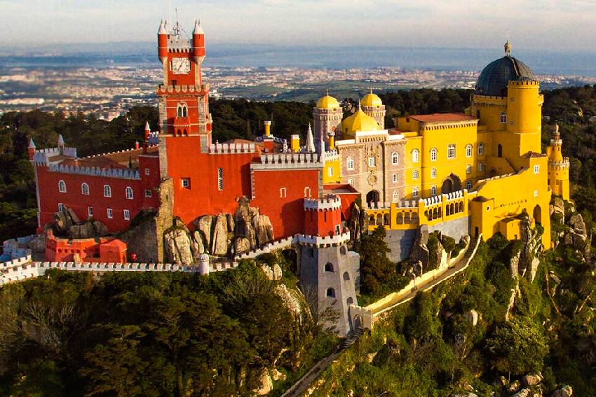 Экскурсии во дворец Пена в Синтре, Португалия