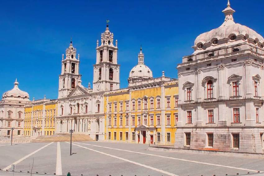 Экскурсия в Национальный дворец в г.Мафра, Португалия